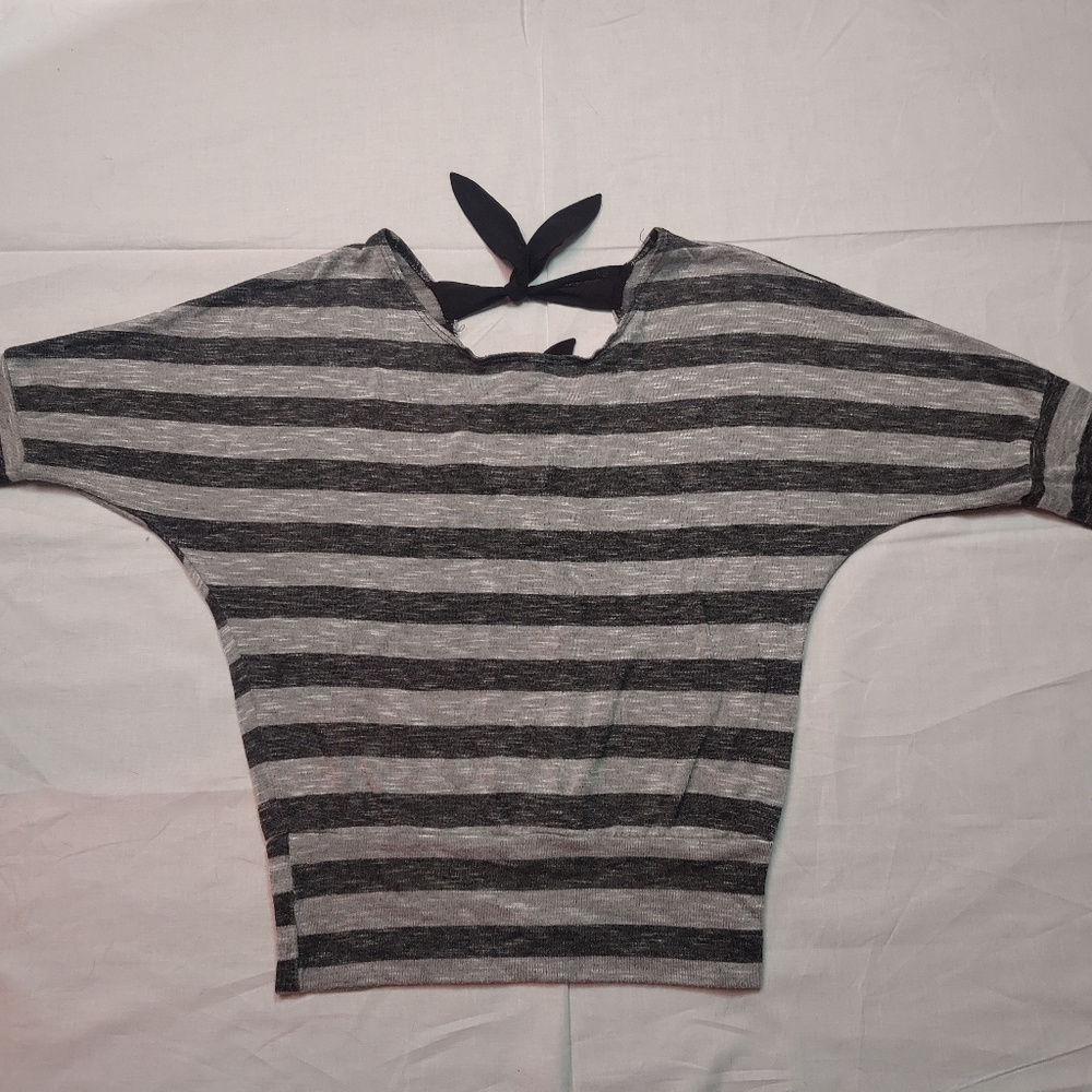 A.Byer Shirt Women's Small Black Grey Stripe 1/2 Sleeve Crew Neck Tie Back Tee